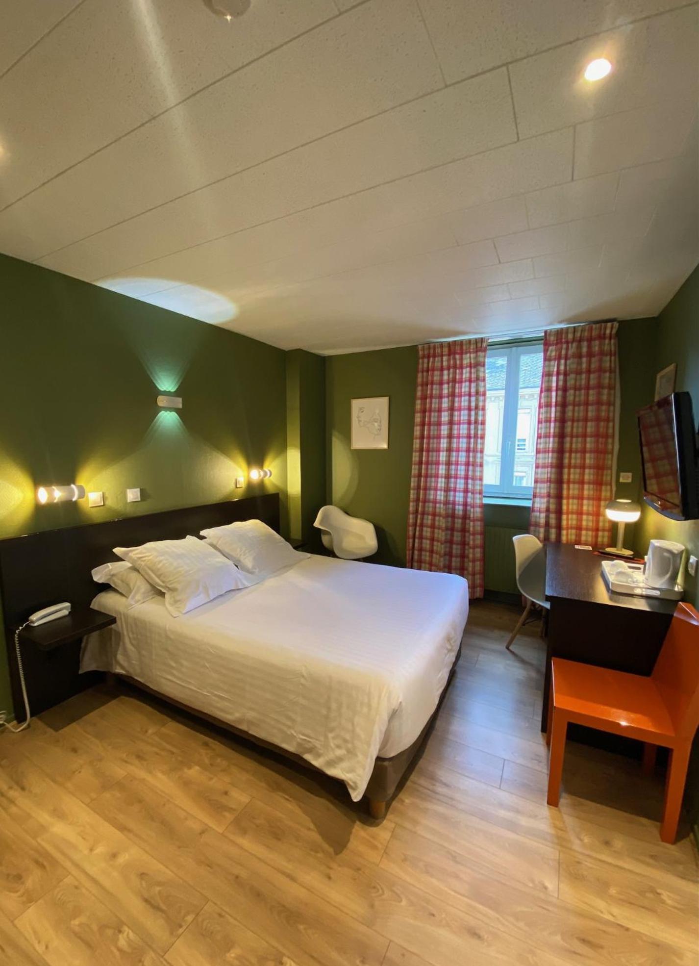 Hotel Le Pelican Charleville-Mézières Екстериор снимка