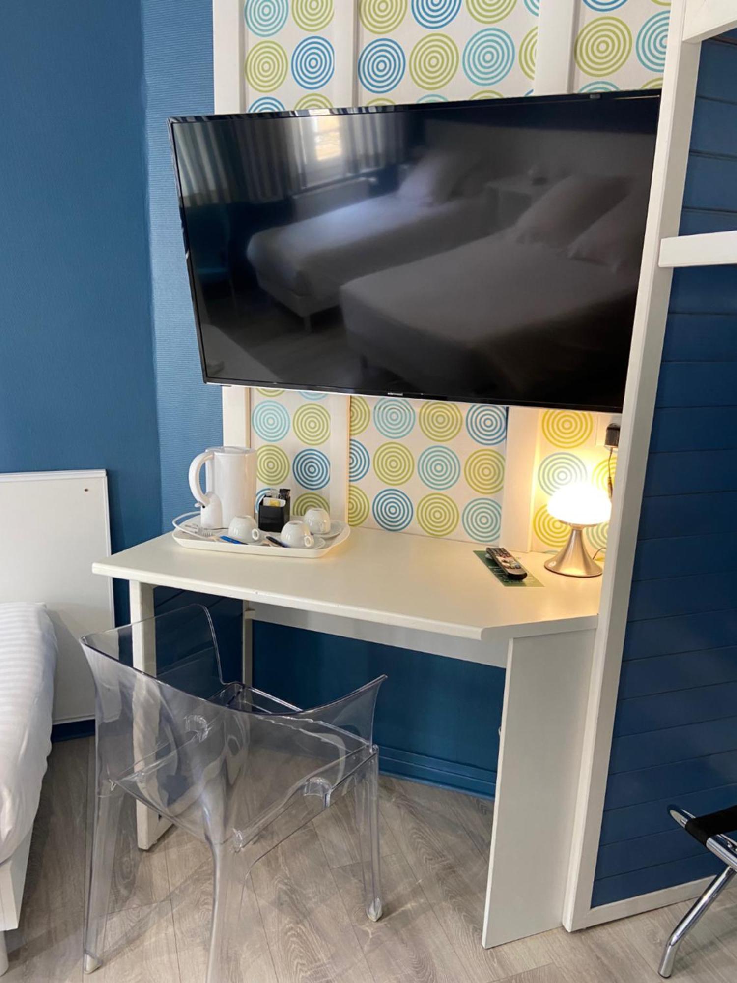 Hotel Le Pelican Charleville-Mézières Екстериор снимка