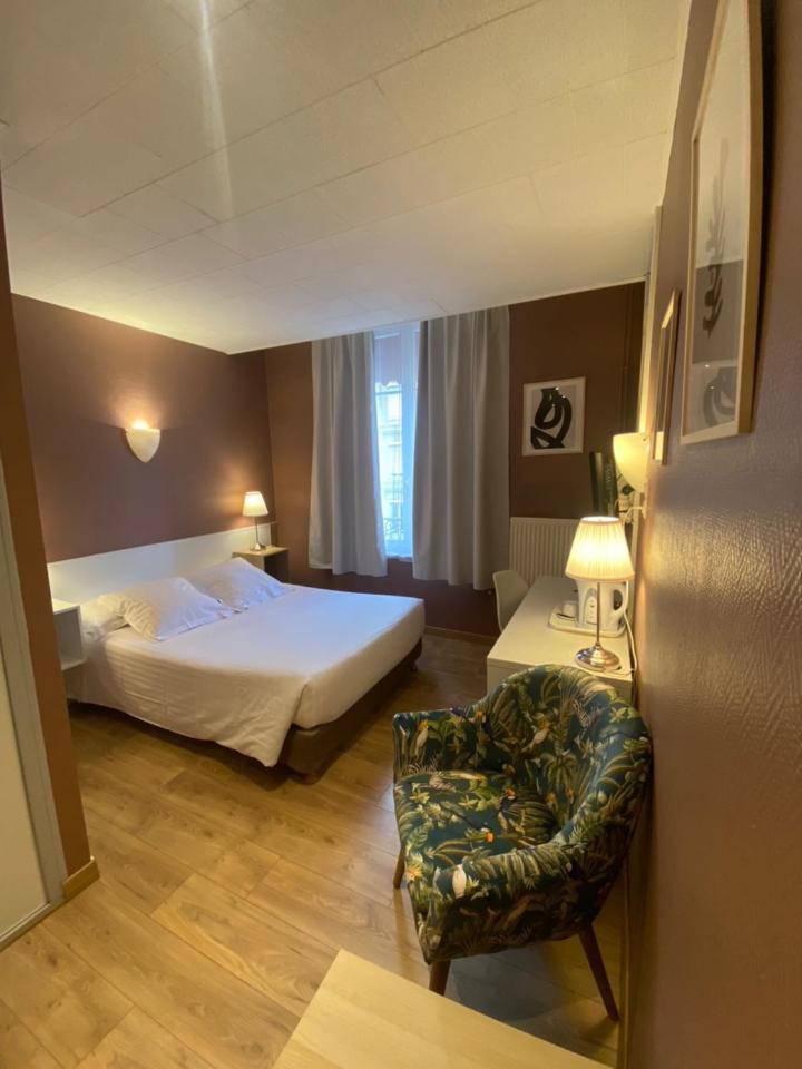 Hotel Le Pelican Charleville-Mézières Екстериор снимка