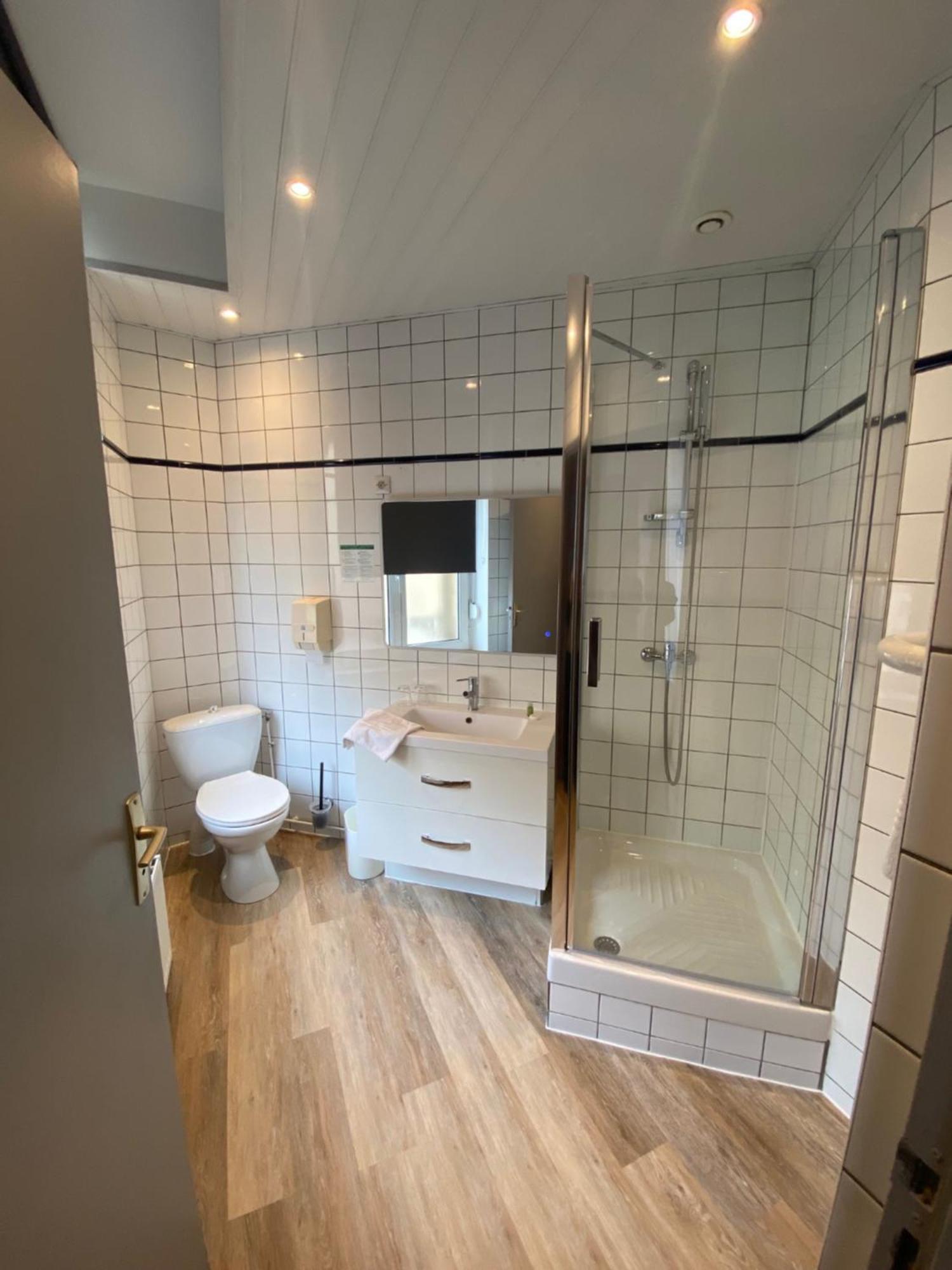 Hotel Le Pelican Charleville-Mézières Екстериор снимка