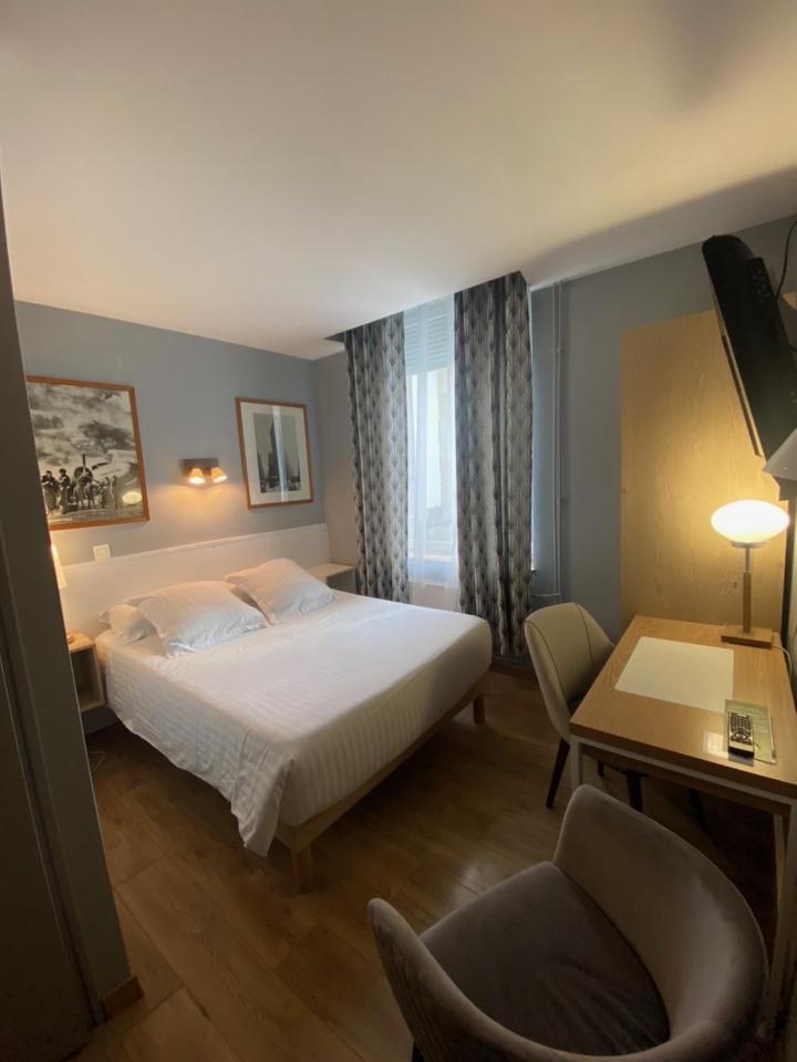 Hotel Le Pelican Charleville-Mézières Екстериор снимка