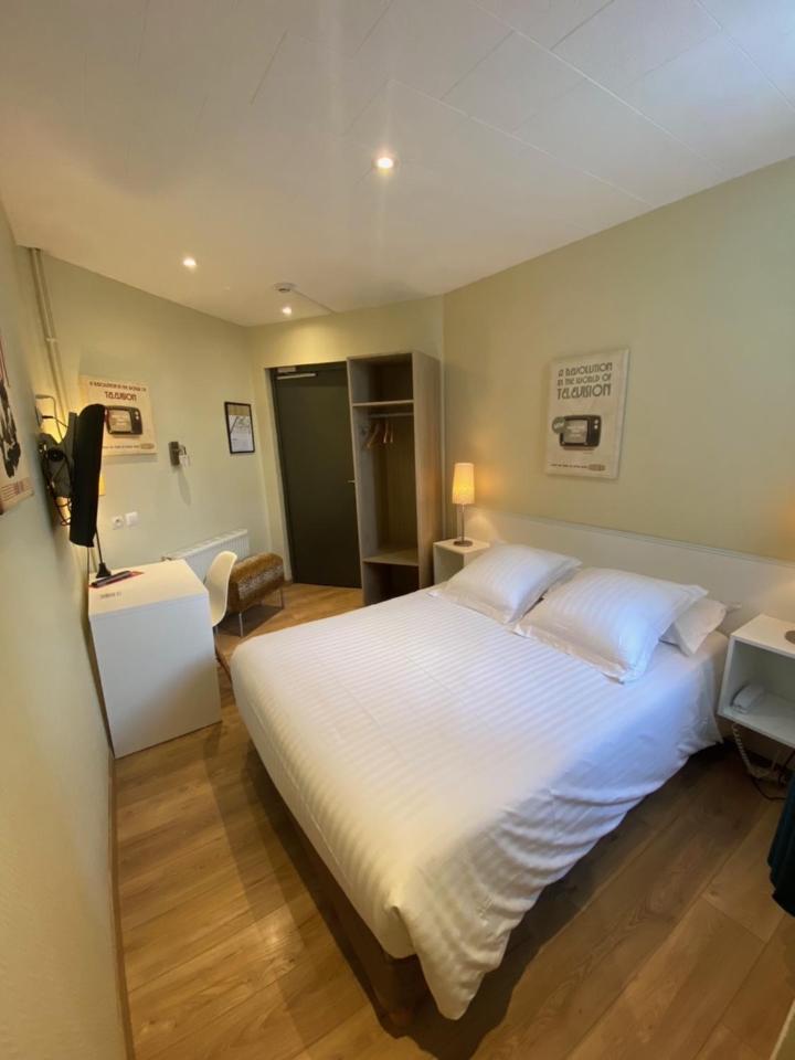 Hotel Le Pelican Charleville-Mézières Екстериор снимка