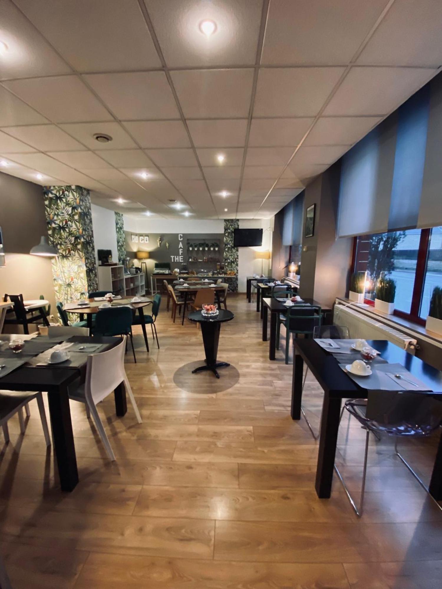 Hotel Le Pelican Charleville-Mézières Екстериор снимка