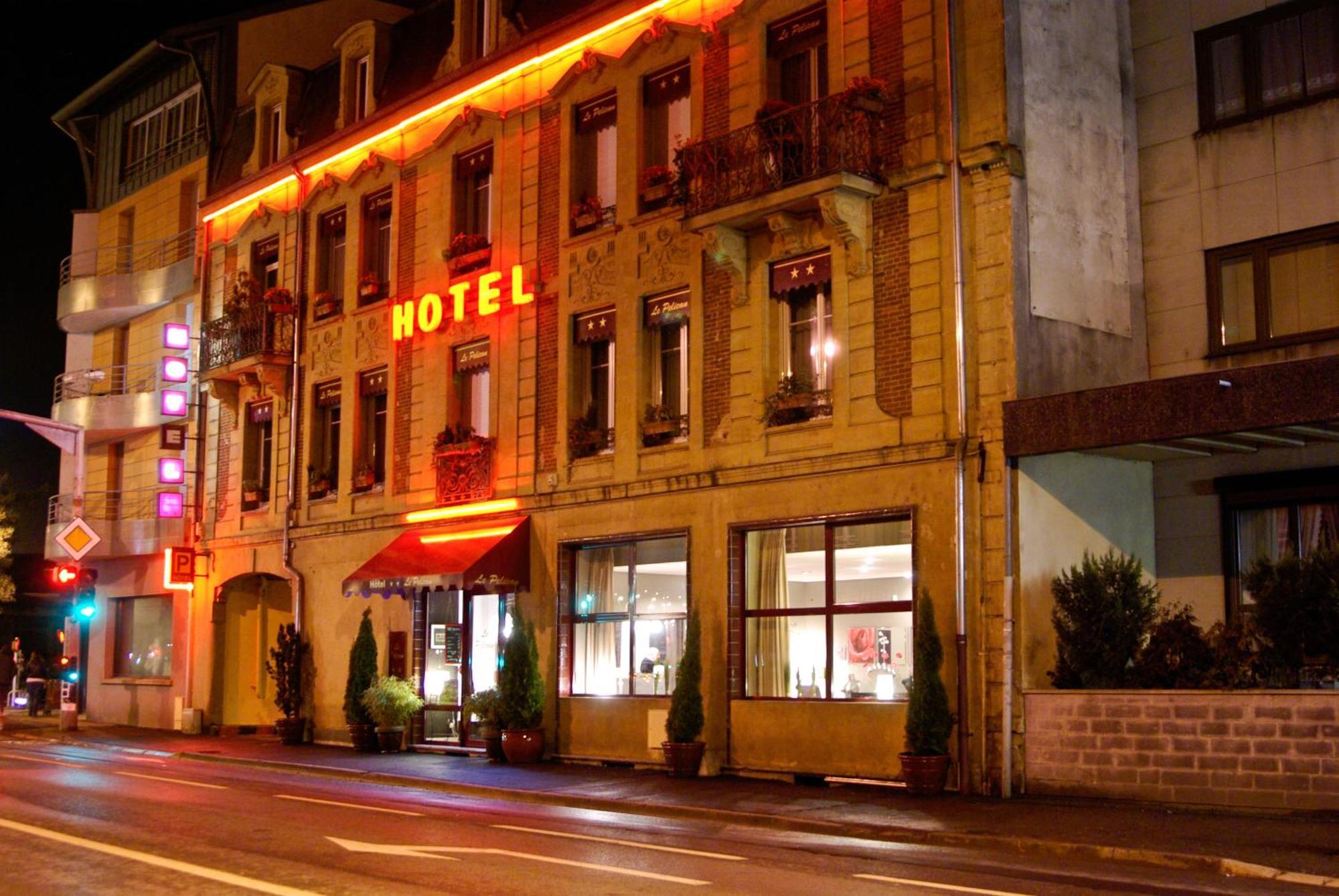 Hotel Le Pelican Charleville-Mézières Екстериор снимка